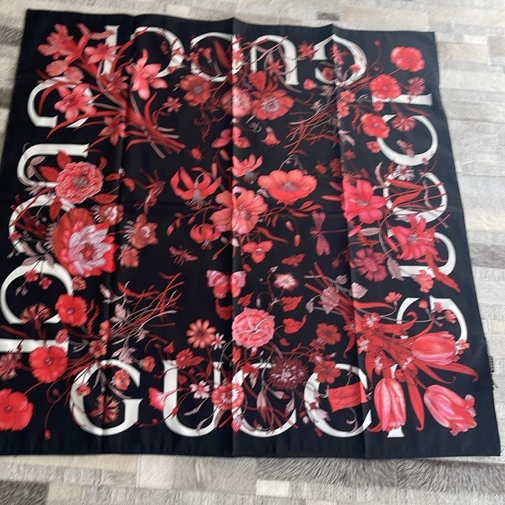 COPY - Beautiful GG Silk Scarves - Picture 3 of 4